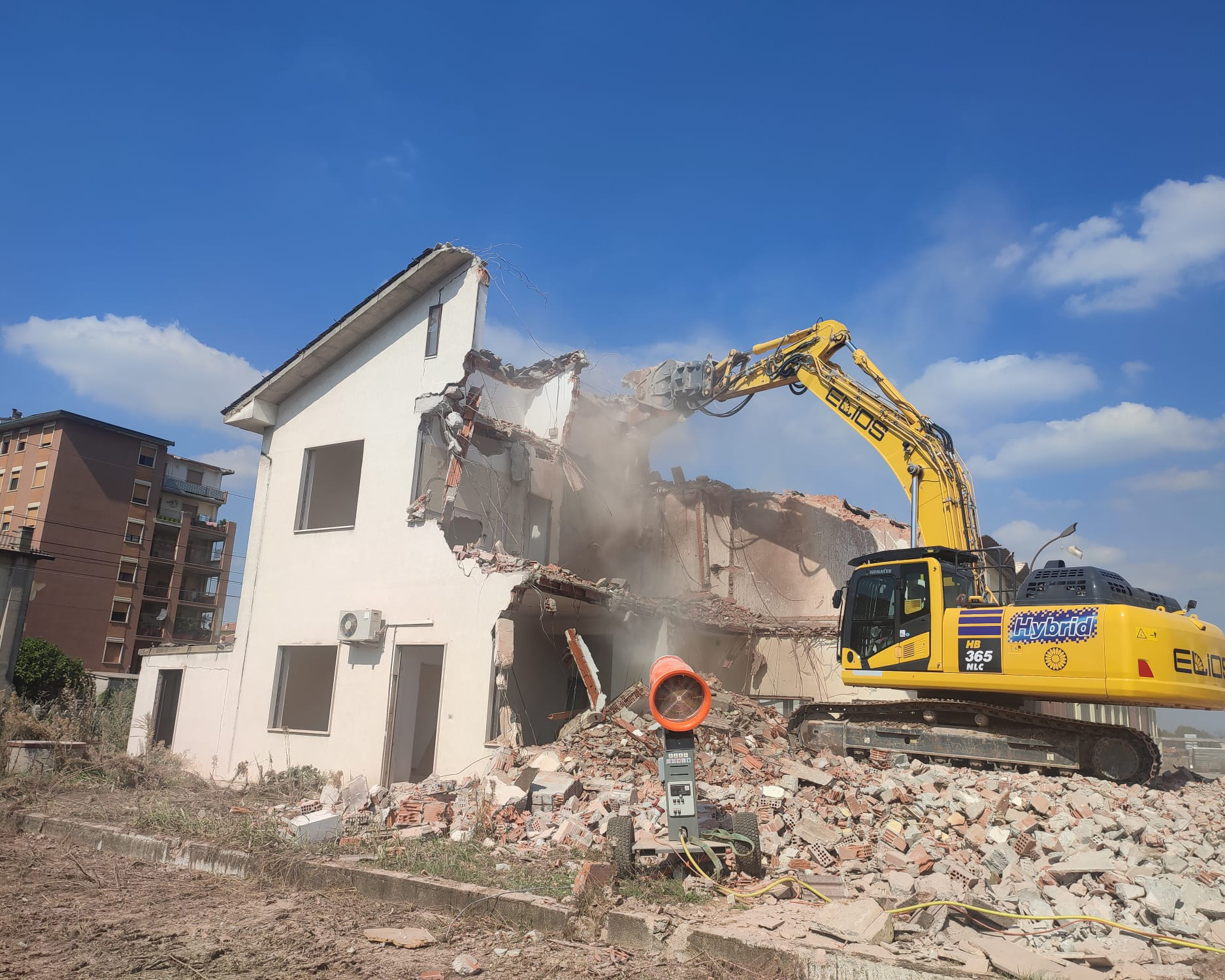 Demolizione fabbricati interferenti con il nuovo tracciato, documentazione di cantiere 1
