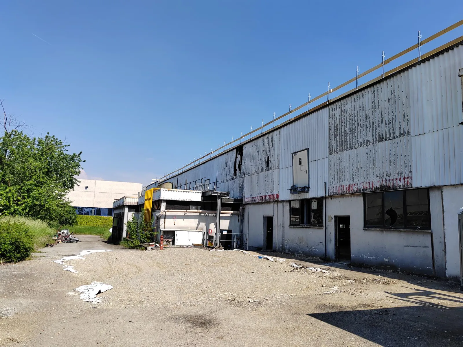 Bonifica dell’amianto e demolizione dei capannoni ex Gefco-Citroën a Pregnana Milanese, documentazione di cantiere 1