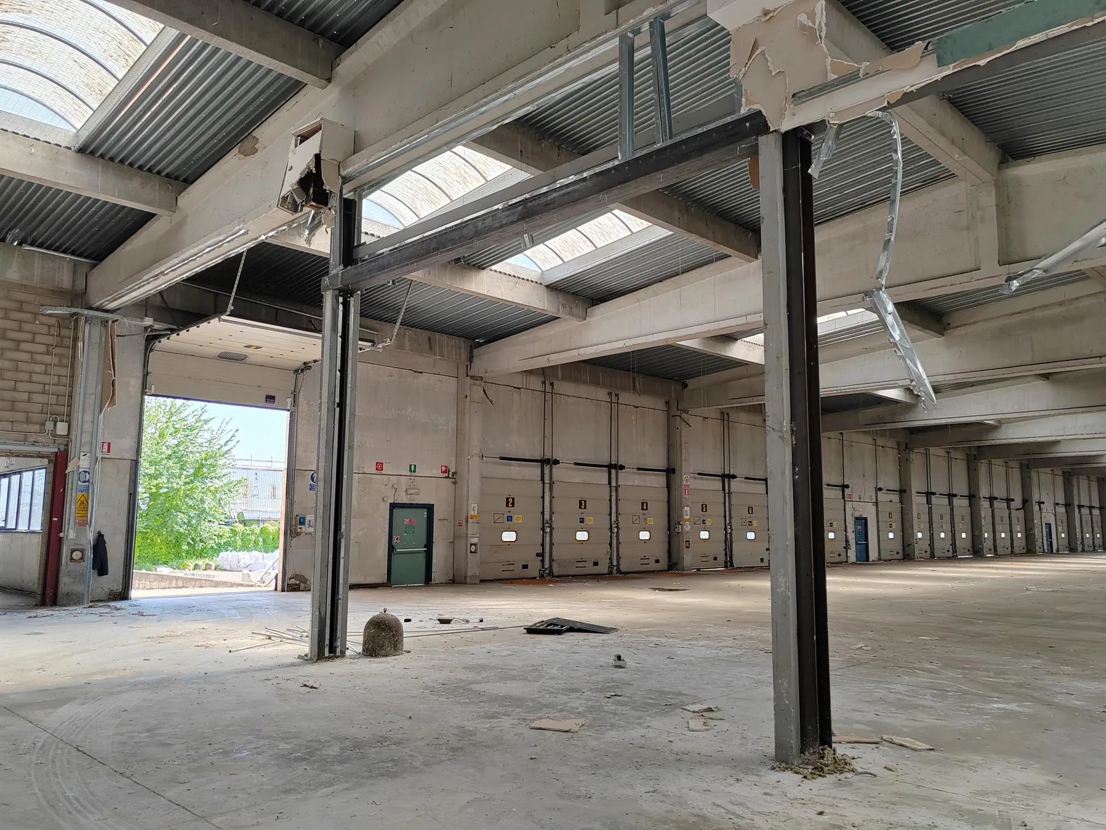 Bonifica dell’amianto e demolizione dei capannoni ex Gefco-Citroën a Pregnana Milanese, documentazione di cantiere 2