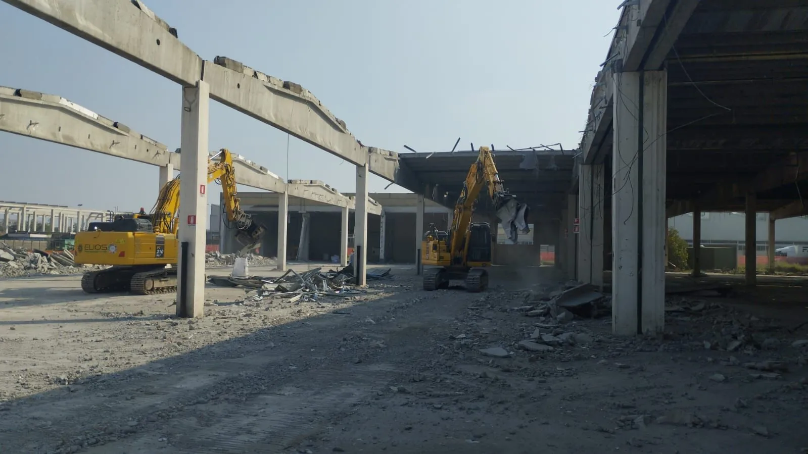 Bonifica dell’amianto e demolizione dei capannoni ex Gefco-Citroën a Pregnana Milanese, documentazione di cantiere 4