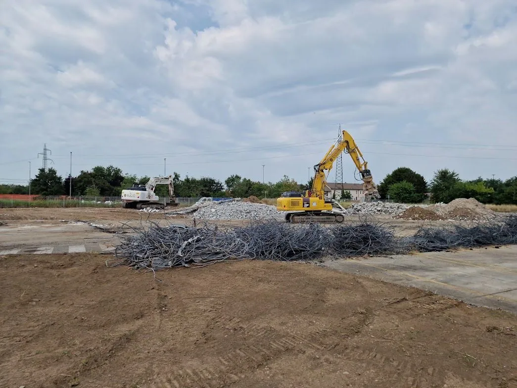 Bonifica dell’amianto e demolizione dei capannoni ex Gefco-Citroën a Pregnana Milanese, documentazione di cantiere 6