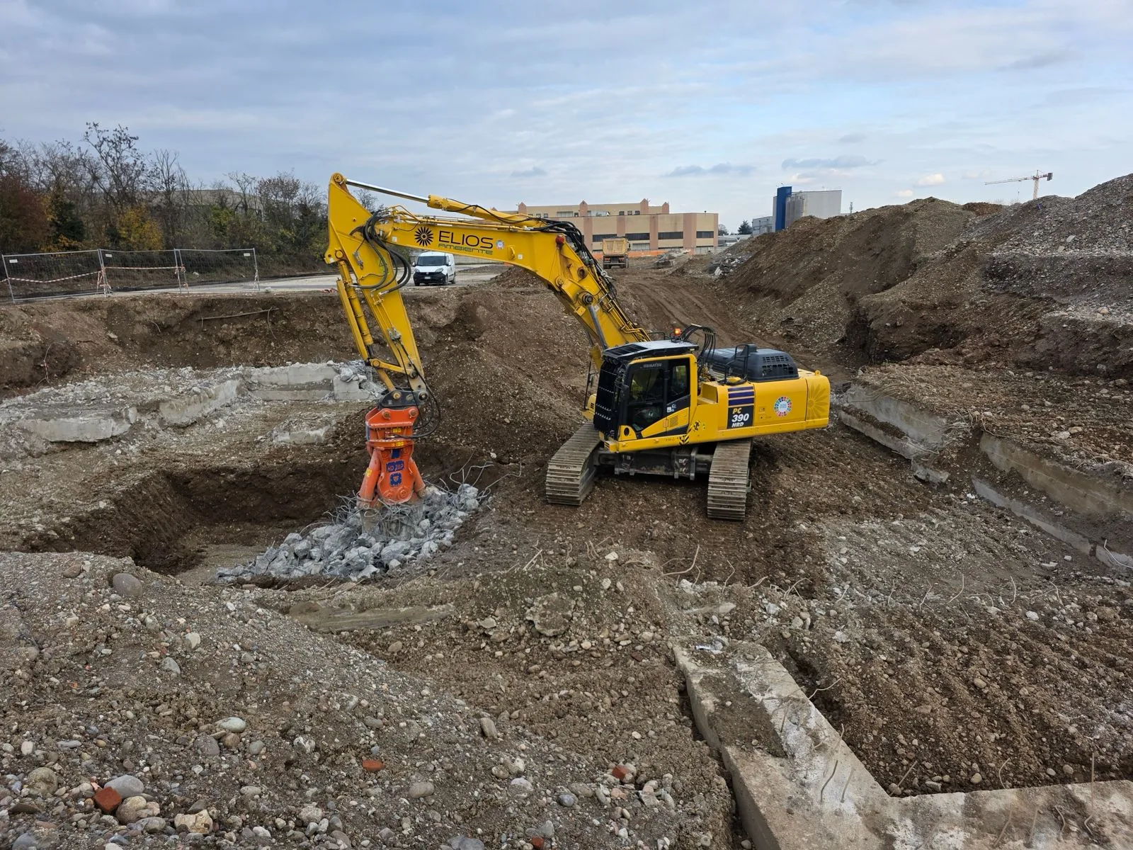 Bonifica dell’amianto e demolizione dei capannoni ex Gefco-Citroën a Pregnana Milanese, documentazione di cantiere 7