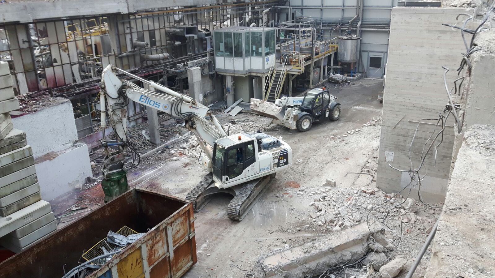 Demolizione edifici industriali post terremoto