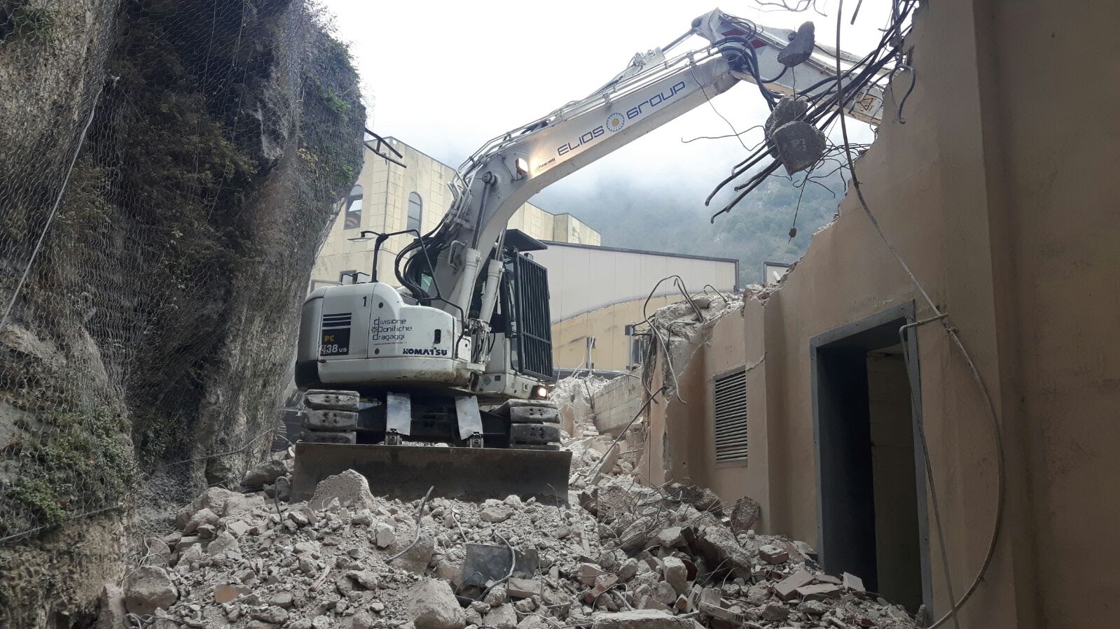 Demolizione edifici industriali post terremoto, documentazione di cantiere 1